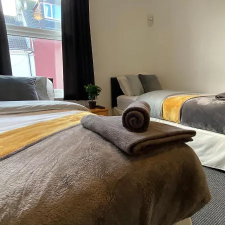 Tudor Lodge- Bed And Breakfast Redcar B&B