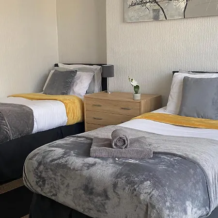 Tudor Lodge- Bed And Breakfast Redcar B&B فندق مبيت وإفطار ريدكار