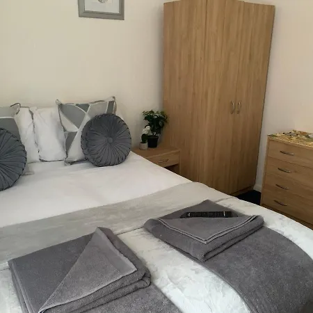 Tudor Lodge- Bed And Breakfast Redcar B&B