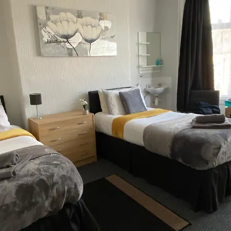 فندق مبيت وإفطار Tudor Lodge- Bed And Breakfast Redcar B&B